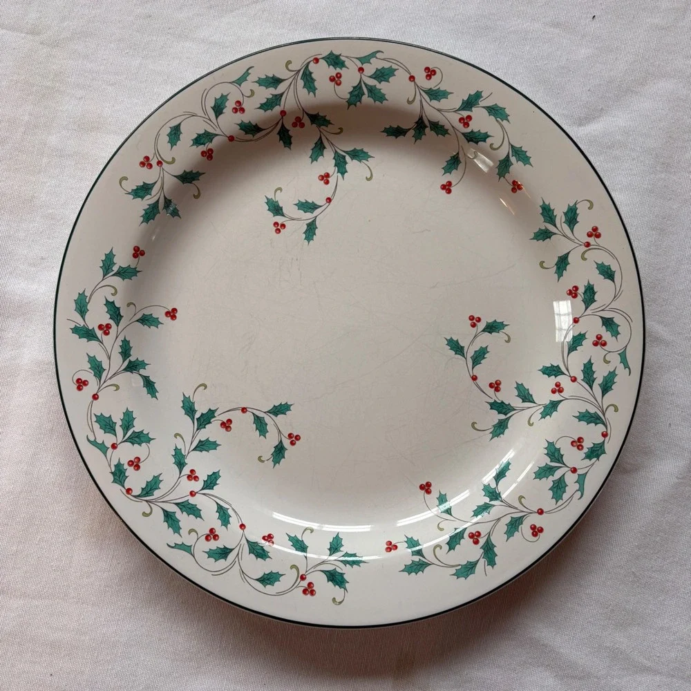 Ming Pao Holly Lace Christmas Dinner Plates Set of 4 Holly‎ Berry China 10.5 in